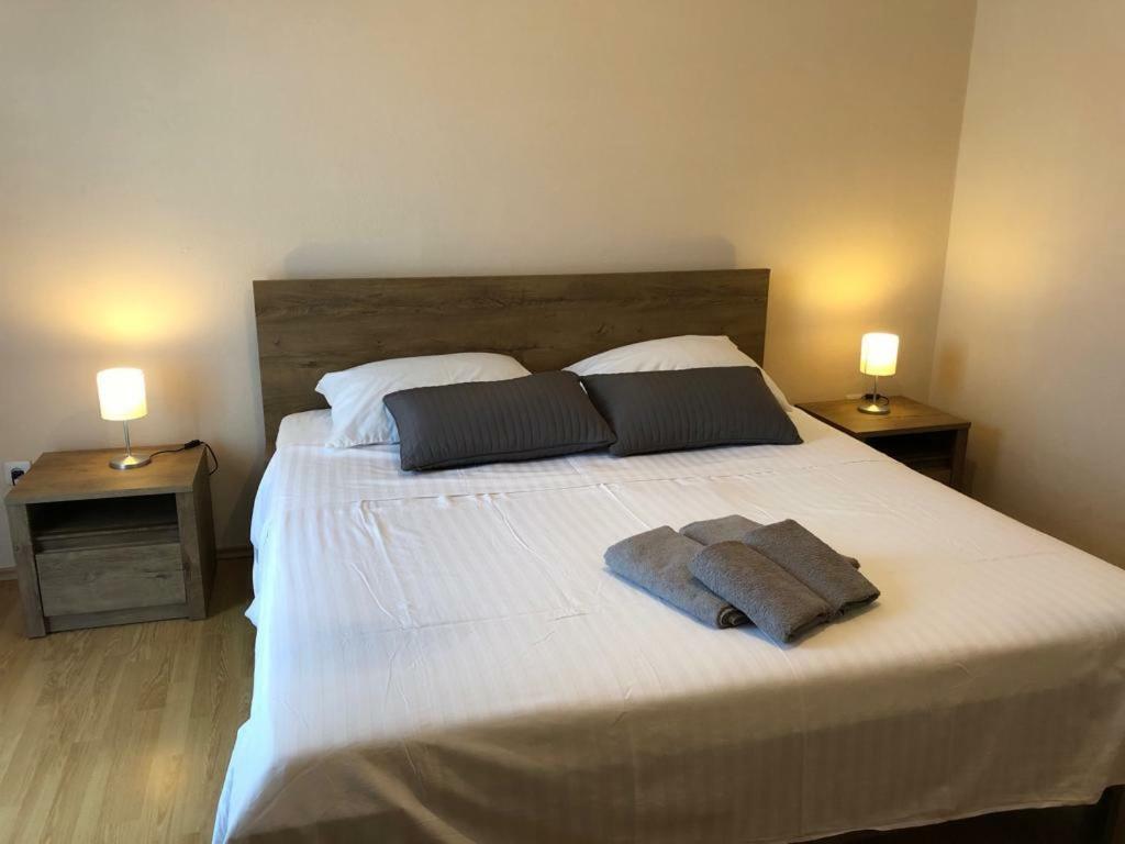 Bed & Breakfast Kurtic Supetar Ngoại thất bức ảnh